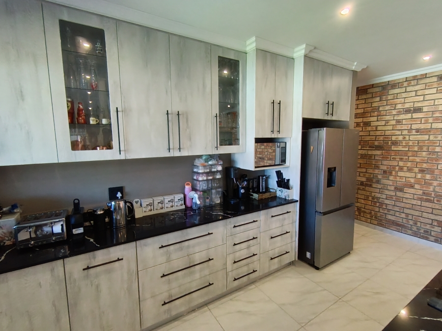 3 Bedroom Property for Sale in Wavecrest Eastern Cape